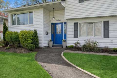 16 Maywood Place, Kings Park, NY 11754