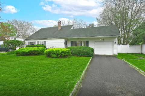 18 White Pine Way, Medford, NY 11763