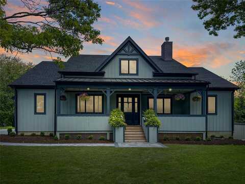 17 Moriches Avenue, East Moriches, NY 11940