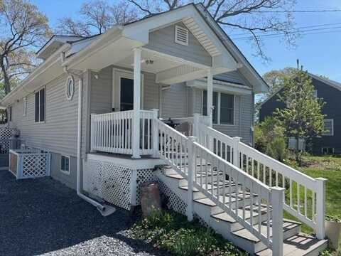 1434 Roanoke Avenue, Riverhead, NY 11901
