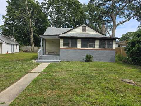 29 Hackensack Road, Mastic Beach, NY 11951