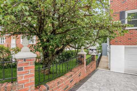 2 Bryn Mawr Place, Yonkers, NY 10701