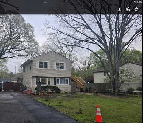 90 Lexington Avenue, Central Islip, NY 11722