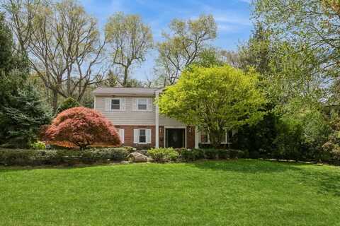 165 Tara Drive, Roslyn, NY 11576