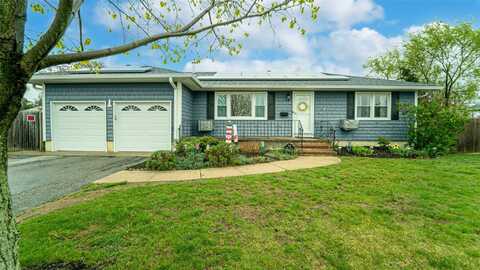 218 12th Avenue, West Babylon, NY 11704