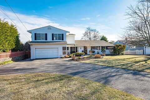 137 Melbury Road, Babylon, NY 11702