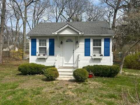 407 Forest Road W, Mastic Beach, NY 11951