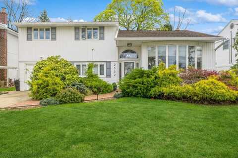 2332 Plymouth Place, East Meadow, NY 11554