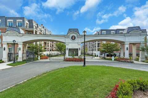 1000 Royal Court, North Hills, NY 11040