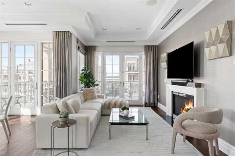1000 Royal Court, North Hills, NY 11040