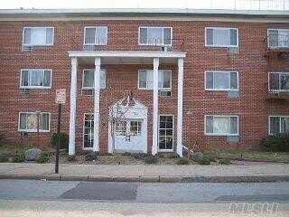 22 N FOREST AVE, Rockville Centre, NY 11570