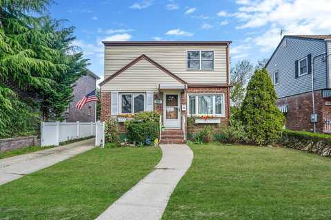8429 258th Street, Floral Park, NY 11001