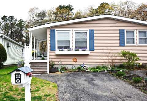 77 Village Circle W, Manorville, NY 11949