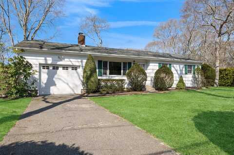 13 Head Of Cove Road, Hampton Bays, NY 11946