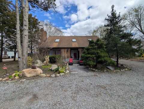 3 Cozine Road S, Center Moriches, NY 11934