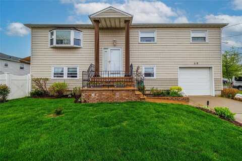 68 Lincoln Avenue, Harbor Isle, NY 11558