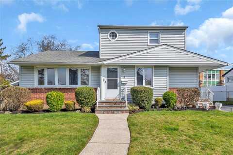 17 Columbia Road, Hicksville, NY 11801