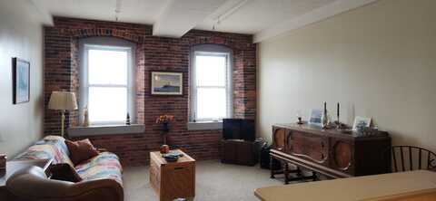 1 Saco Island Terrace, Saco, ME 04072