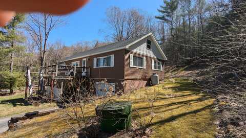 795 Memorial Drive, Winthrop, ME 04364
