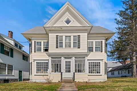 138 High Street, Farmington, ME 04938