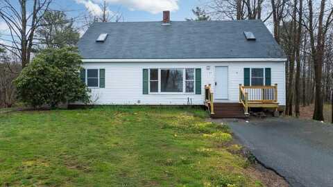 27 Bradford Road, Wiscasset, ME 04578