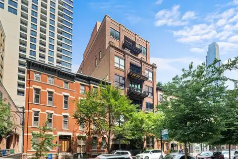 152 W Huron Street, Chicago, IL 60654