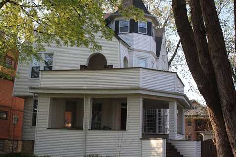 5820 W Race Avenue, Chicago, IL 60644