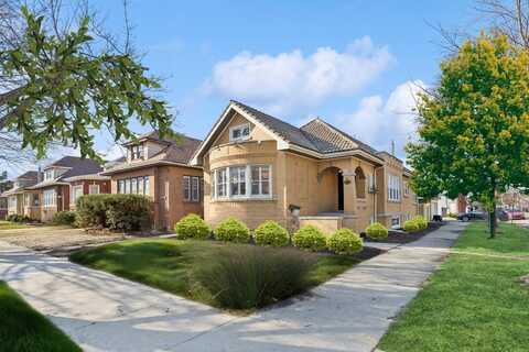 5500 W Pensacola Avenue, Chicago, IL 60641