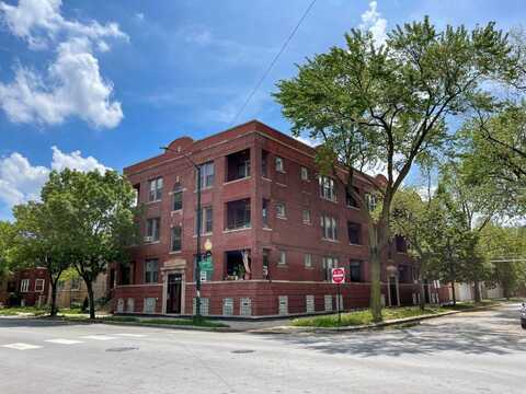 3755 W Addison Street, Chicago, IL 60618
