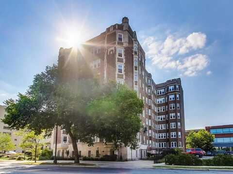 6342 N Sheridan Road, Chicago, IL 60660