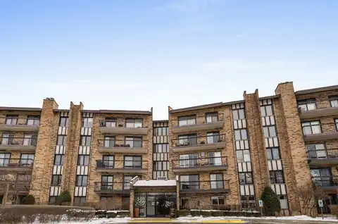 501 Lake Hinsdale Drive, Willowbrook, IL 60527