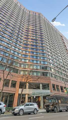211 E Ohio Street, Chicago, IL 60611