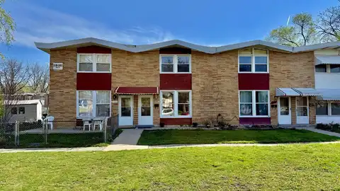 2141 Ash Street, Des Plaines, IL 60018