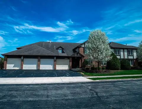 6201 Willowhill Road, Willowbrook, IL 60527
