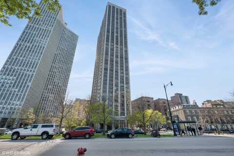 2650 N LAKEVIEW Avenue, Chicago, IL 60614