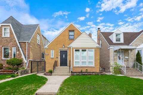 1941 N New England Avenue, Chicago, IL 60707