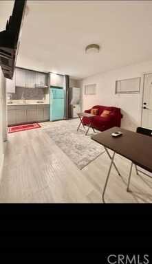 7949 Tampa Avenue, Reseda, CA 91335