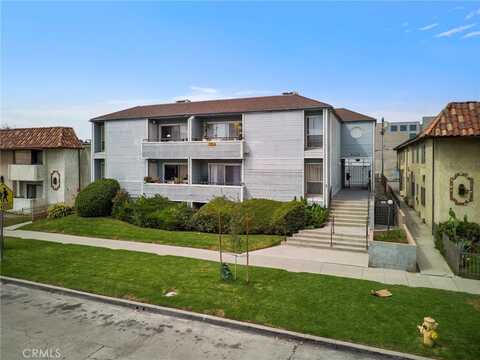 7025 Vassar Avenue, Canoga Park, CA 91303