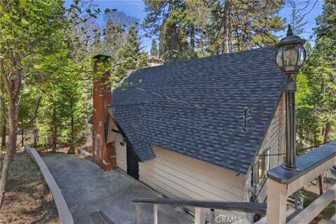 377 Hillside Road, Lake Arrowhead, CA 92352