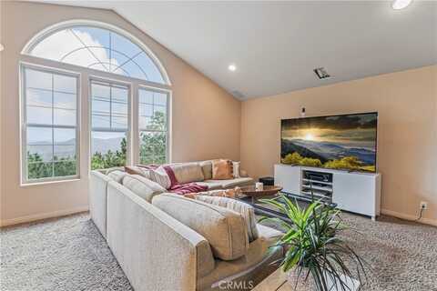 1276 Kodiak Drive, Lake Arrowhead, CA 92352