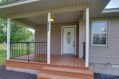 1517 Ready Section Road, Hazel Green, AL 35750