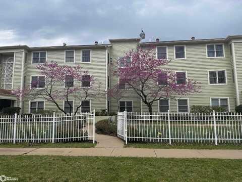 1100 University Manor Drive, Fairfield, IA 52556