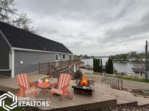 2160 S Lakeshore Drive, Brooklyn, IA 52211