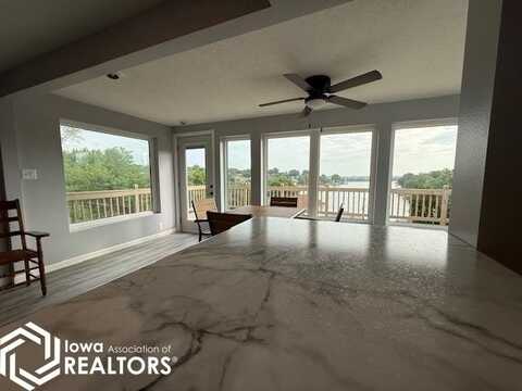 2160 S Lakeshore Drive, Brooklyn, IA 52211