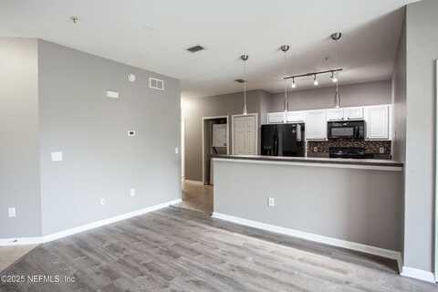 8226 GREEN PARROT Road unit: 203, Jacksonville, FL 32256