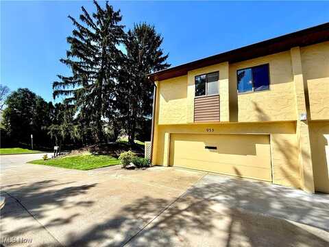953 Hampton Ridge Drive, Akron, OH 44313