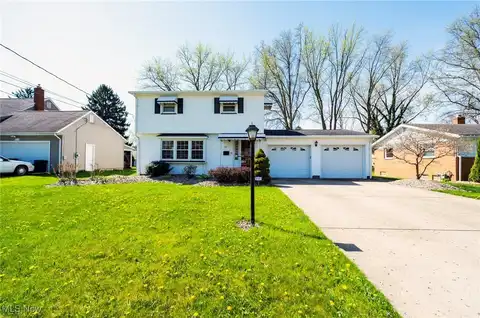 911 Larkridge Avenue, Youngstown, OH 44512