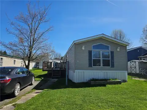 23 Thomas Drive, Middlefield, OH 44062