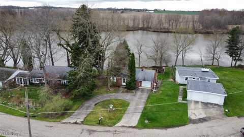 26689 N Shore Drive, Beloit, OH 44609