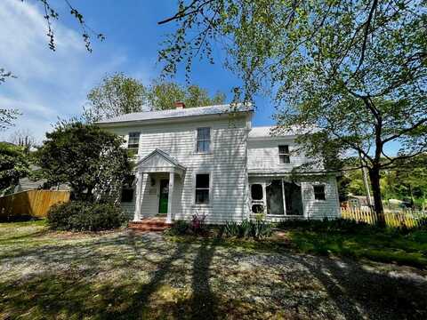 127 Hatton Avenue, Kilmarnock, VA 22482